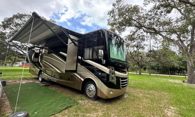 Port Richey House | Unique RV Stay with All the Essentials