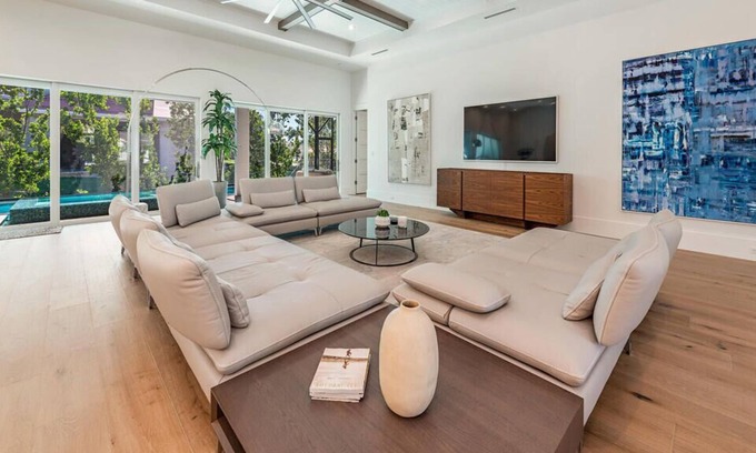 Burlington House | Unique Spacious Property in the Country - Includes Loft