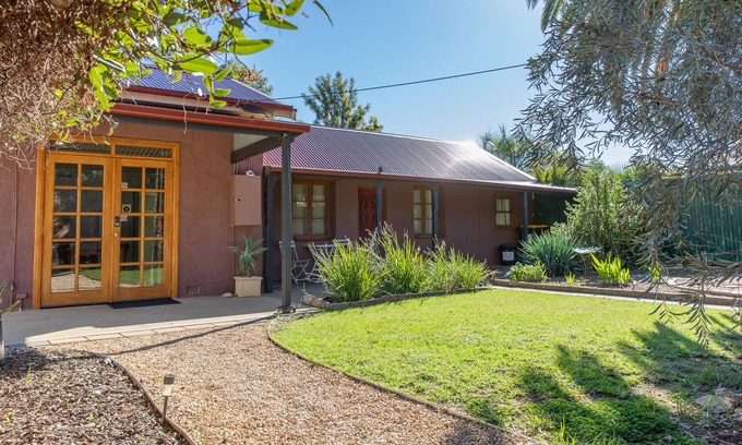 Gawler South Cottage | Unique Stables Cottage - Gawler Barossa Region