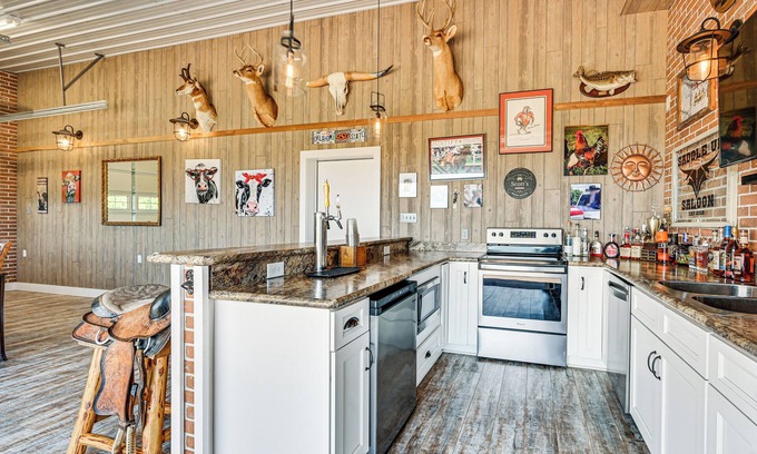 Falls of Rough House | Unique Stay: Barndominium Near Rough River Lake!