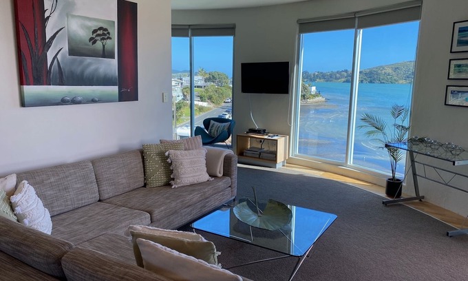 Raglan Apartment | Unique & stylish apartment in the former Golden Bay silo on Raglan Wharf