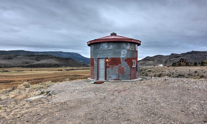 Piute County Apartment | Unique Utah Tin Cabin with Mountain Views!
