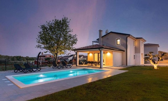 Susnjici House | Unique villa with private pool, sea views, baby cot, BBQ, air-conditioned bedrooms with many cycle paths