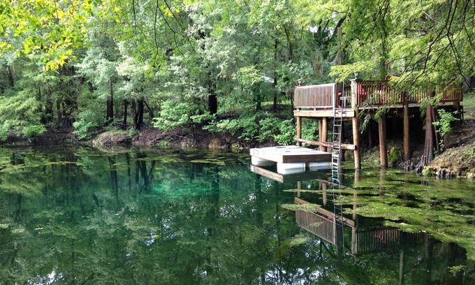 Fanning Springs Cottage | Unique Waterfront Small Cottage