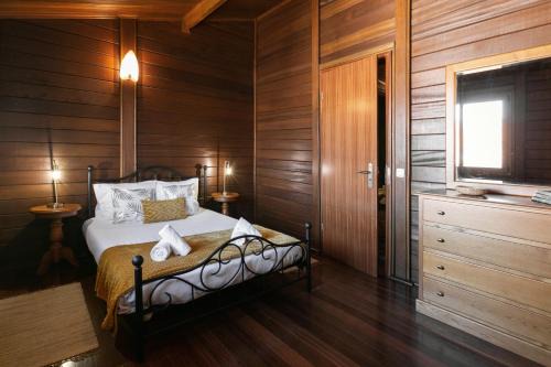 Casais do Rio House | Unique Wooden Cottage