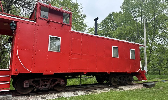 Orange Prairie Apartment | Uniquely Quaint Santa Fe Train Caboose 4