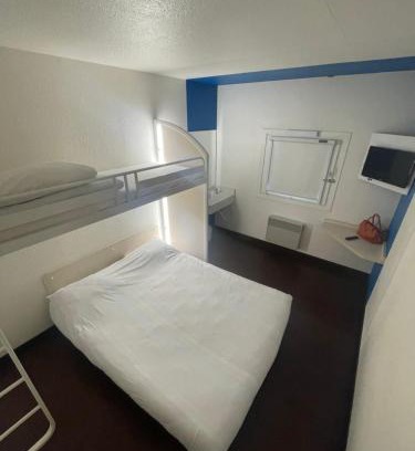 Bollene Hotel | Unisotel Bollène A7 Ex-Hotel F1