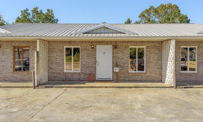 Enterprise Apartment | Unit 19 Green Acres Apartment