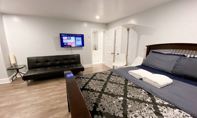 Cote-Des-Neiges—Notre-Dame-De-Grace Apartment | Unit 2 bedrooms, 15 minutes to Downtown Montréal