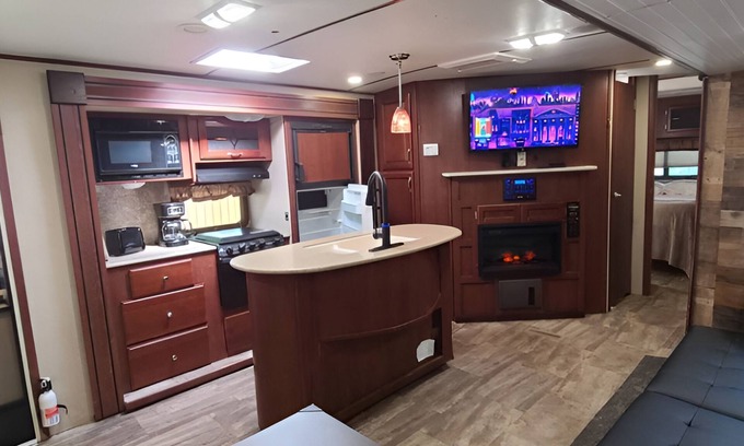 Monticello House | Unit #2 RV (Reggae Reef Villa)