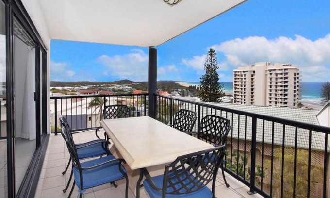 Coolum Beach Apartment | Unit 4 Beaumont Sur Mer