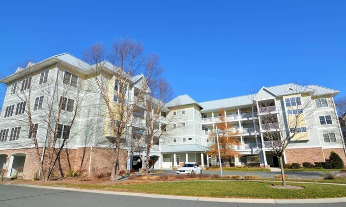 Long Neck Condo | Unit 4305 - Lovely third floor condo in the Peninsula