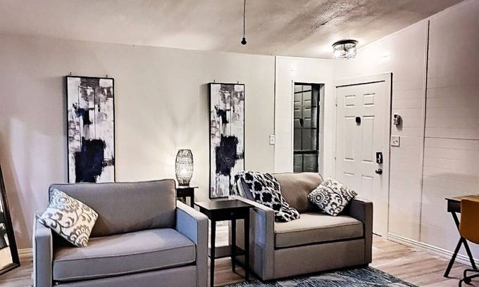 Bacliff Apartment | Unit 5 - Sunshine Bungalow 5 miles from Kemah