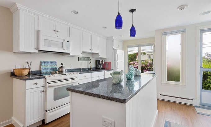 Hyannis Condo | Unit 7 Poolside 2BD-A/C, Private Balcony, Association Beach & Pool