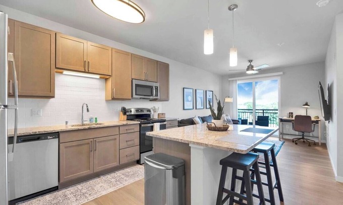 Madison Apartment | Univ Research Park. Free Underground Parking. Pool