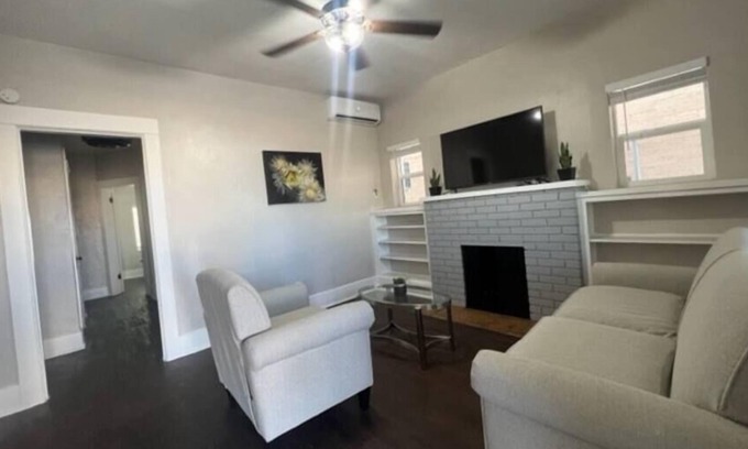 West University Apartment | University Blvd Historic 1BR #18 - Free Parking