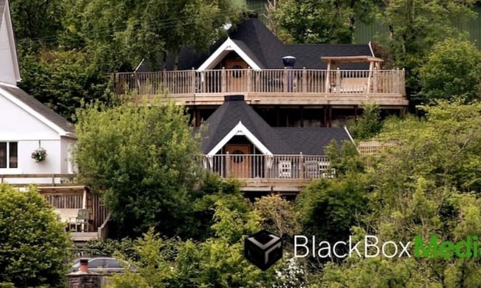 Pontsticill Cabin | Unmissable Views | Outdoor Bath | Custom Design