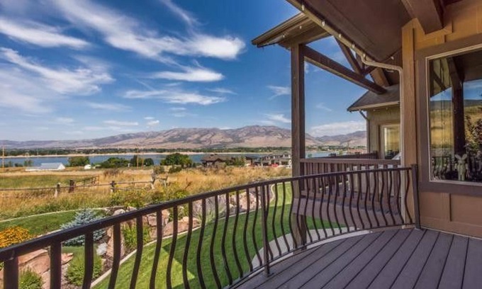 Ogden House | Unobstructed Lake View 10 min to Snowbasin, Sleeps 16