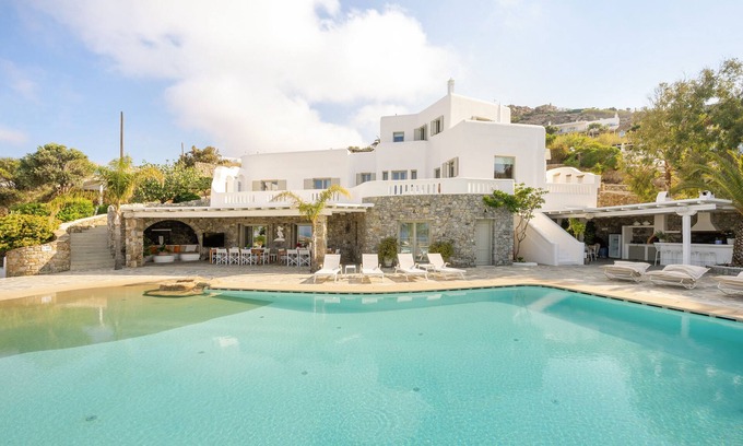 Plintri Villa | Unrivaled luxury awaits at our vast Mykonos villa, the perfect summer escape.
