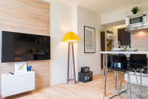 Madeleine-Champ de Mars Apartment | Unsejouranantes - Le Studio Fouré