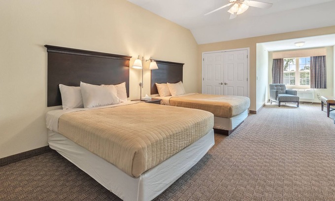 Kelleys Island House | Unwind and Relax with Breathtaking Views at Iroquois Suite 213