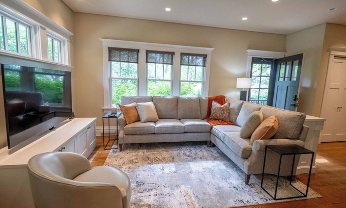 Pella House | Unwind at our private 4BR home near downtown Pella, IA!