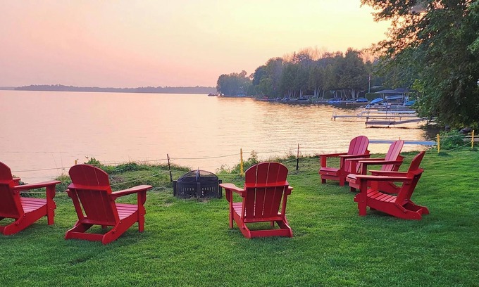 Fenelon Falls House | Unwind by the Water: Stylish Lakehouse Retreat in Kawartha Lakes