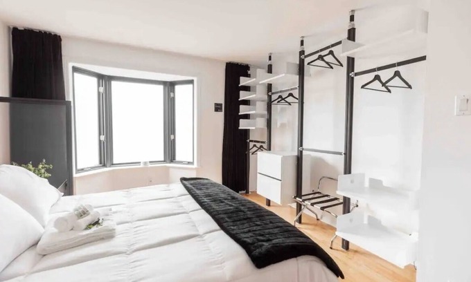 Youville Apartment | Unwind in Style at a Luxurious Loft - Free Parking