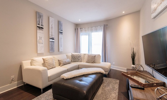 Mile End Condo | Unwind in Style at a Luxurious, Modern Condo