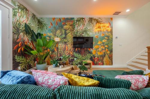 OST - South Union House | Unwind in Tropical Jungle with King Beds, Yoga, Games