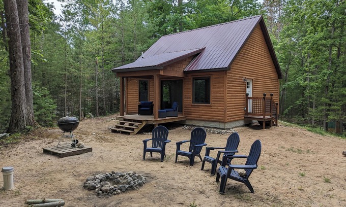 Hawks Cabin | Up North Cabin Lakefront Pet Friendly Fish Hunt