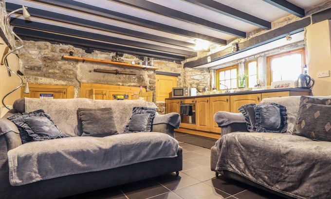 Lower Boscaswell Cottage | Up Over Head