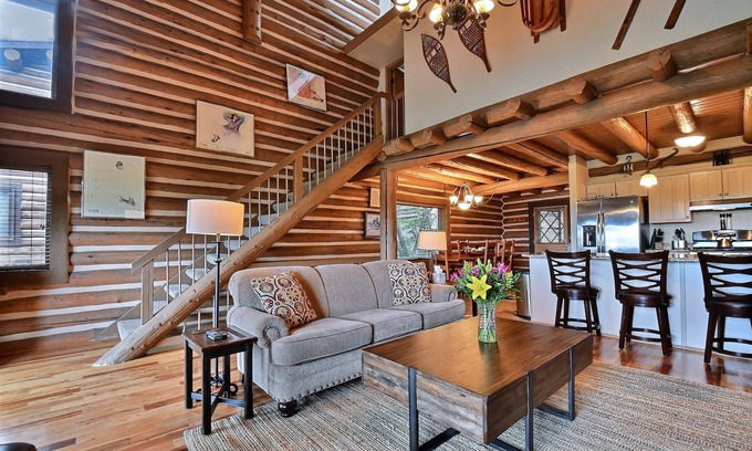 North Park City House | Up to 25% Off! Ski In & Walk to Skiing, Restaurant & PC Base! Sleeps 9!