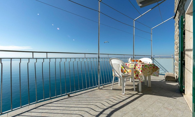 Corniglia House | Up to 5 guest house above the Cliff House