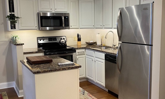 Creve Coeur Condo | updated 1 bedroom condo in secure building