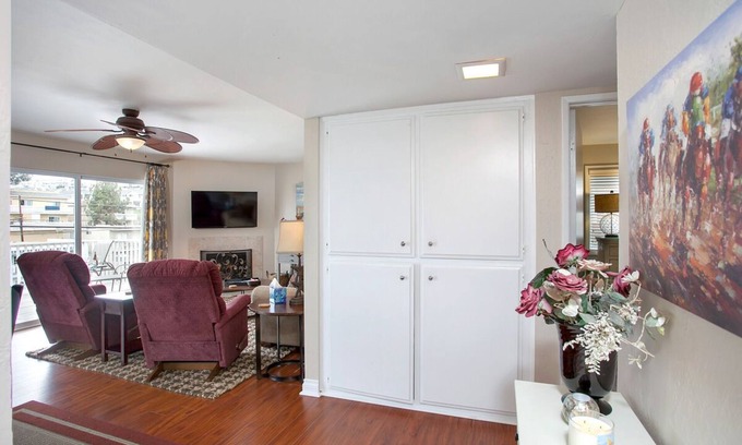 Lantern District Condo | Updated 2 bedroom Lantern District condo all on 1 level. Walk to beaches/harbor.