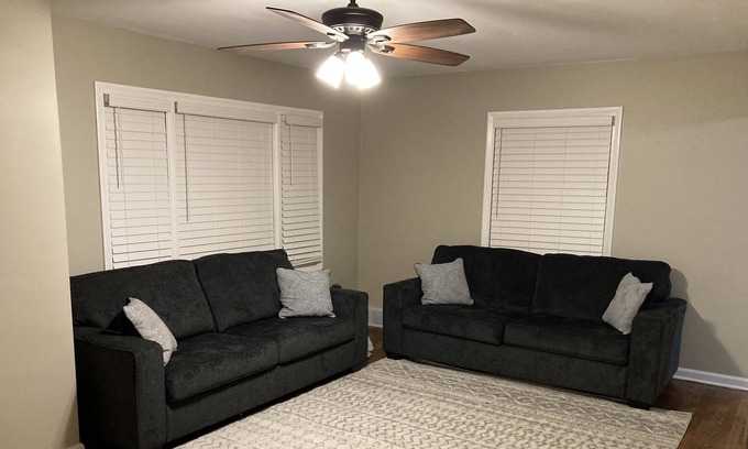 Council Bluffs House | Updated 2 BR Home Sleeps 6 Convenient Location Mins to Downtown Omaha &Airport.