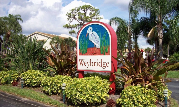 Braden River Condo | Updated 2bed/2bath end unit with gorgeous lake views!