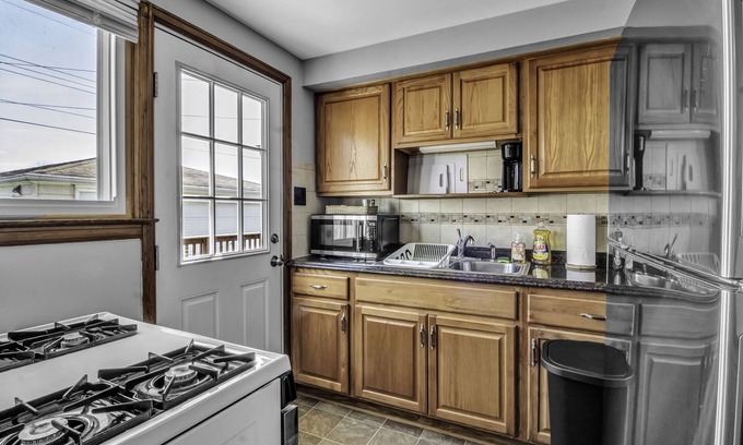 Cheektowaga Apartment | Updated 2BR | Near Airport | Centrally Located