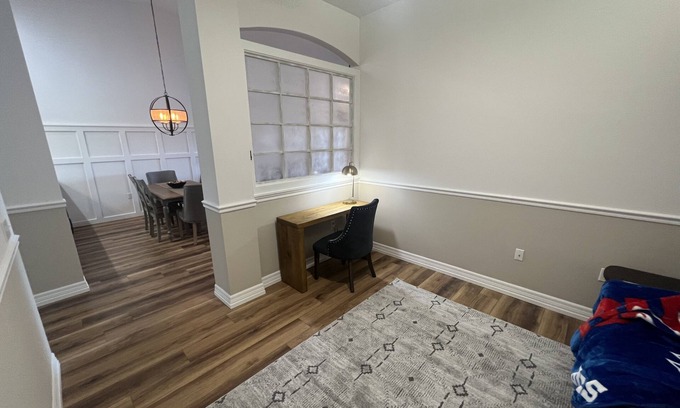 Sarasota Condo | Updated 2nd Floor Condo 12 miles from Siesta Key Beach