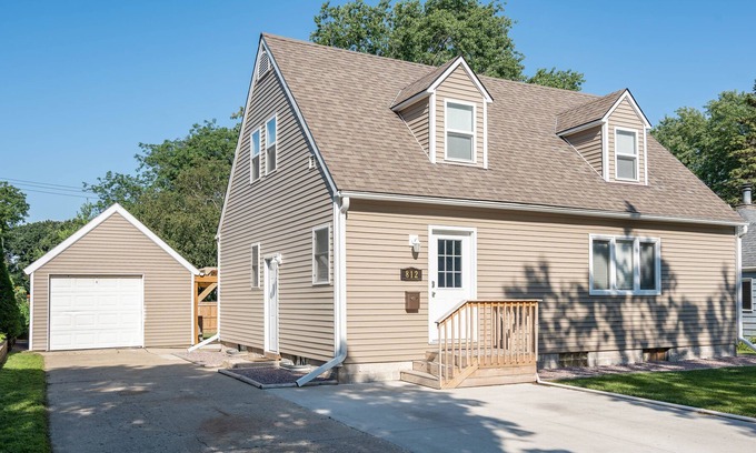 Owatonna House | Updated 3 Bedroom House with Patio and Dog Run