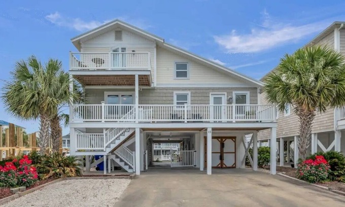 Ocean Isle Beach House | Updated 5 BR Canal Home, Short Walk To Beach!