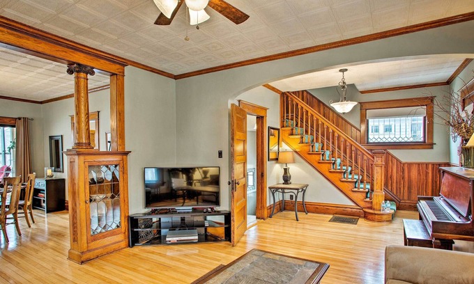 Albert Lea House | Updated Albert Lea Home By Fountain Lake & Main St