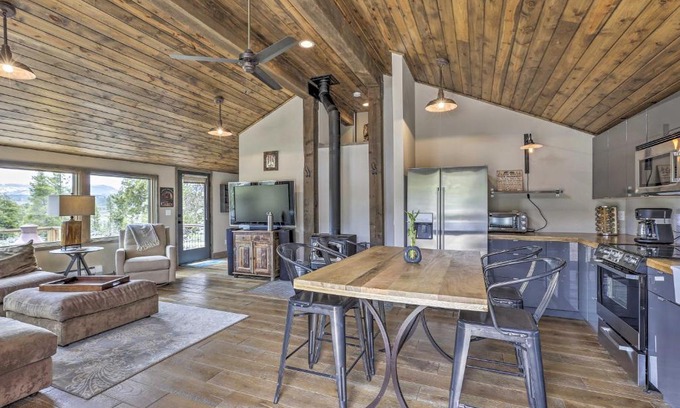 Tabernash House | Updated Cabin with Hot Tub about 11 Mi to Winter Park!