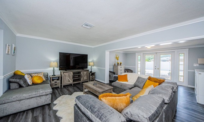 Clearwater House | Updated Clearwater Home, Close to Beaches & Pet Friendly!