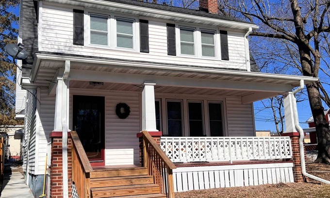 Wisconsin Dells House | Updated cozy home just two blocks from downtown Wisconsin Dells.