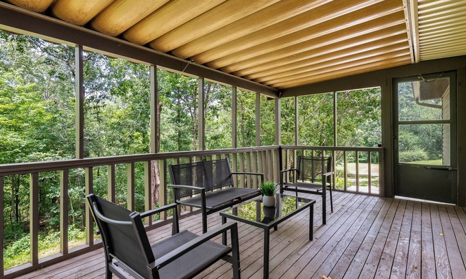 Bella Vista House | Updated, Cozy home- minutes to Tunnel Vision Trail!