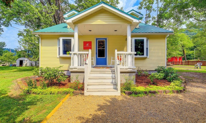 Damascus Cottage | Updated Damascus Cottage on Appalachian Trail!