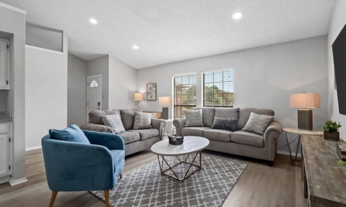 Denton House | Updated Denton 3 Bed 2 Bath