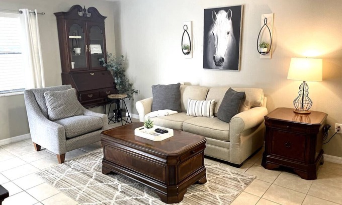 Clermont Apartment | Updated Downtown Clermont Suite 837
